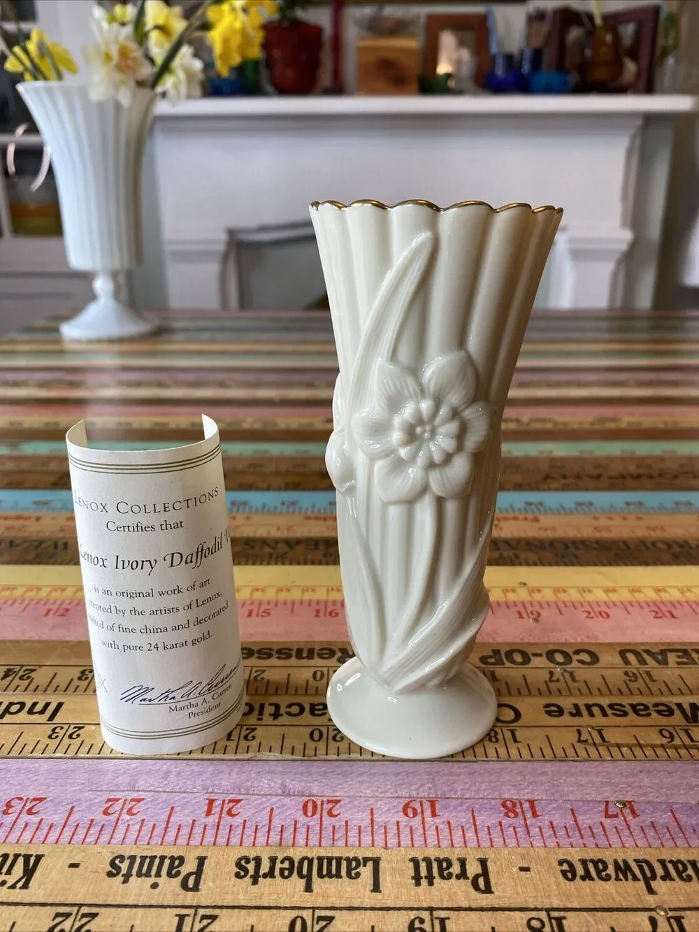 Vase Lenox Embossed Daffodil 24k Gold Scalloped Edge Fluted Ivory Porcelain Vase